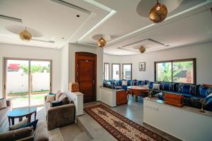 Villa moderne à 5 min de la plage avec jardin et 3 salons