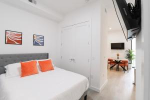 Unit 4 Studio Queen plus Sofa Bed DC Convention Centre