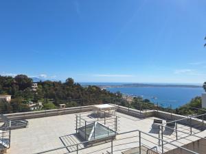 Maisons de vacances Cannes Super Cannes Golfe-Juan - Vue mer exceptionnelle mediterranee Cap d'Antibes- Villa Alamp - 4 a 6 chambres 6 sdb 7 wc - piscine - Superbe rooftop sans vis-a-vis - grand living - Possibilite Courts sejours - : photos des chambres