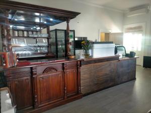 Honeysuckle Inn - Violet Town