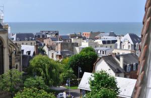 Villers very center, sea view - Private parking