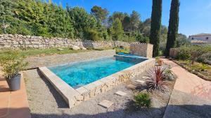 Maisons de vacances Aux trois Cypres Salernes en Provence : Maison 4 Chambres