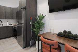 Unit 5 Cozy 1 Bed Room with Queen Bed plus Sofa Pullout