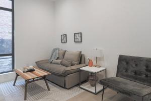 Unit 5 Cozy 1 Bed Room with Queen Bed plus Sofa Pullout