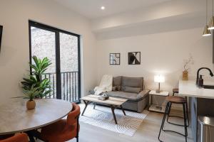 Unit 6 Studio with Queen plus Sofa Bed in the heart of DC