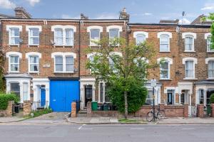 Peaceful Crouch Hill Flat by MoreThanStays