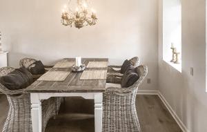 Amazing Home In Højer With Wifi