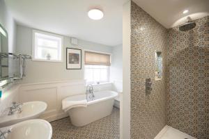 Market Cross House, Aldeburgh. Sea front holiday home