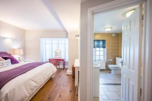 Market Cross House, Aldeburgh. Sea front holiday home