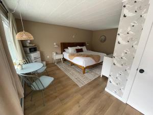 Superior King Suite room in Berkshire Valley Inn