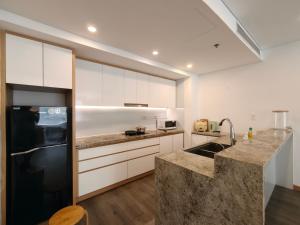 May Holiday 3BRs City Center