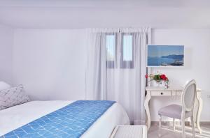 La Maltese Oia Luxury Suites Santorini Greece