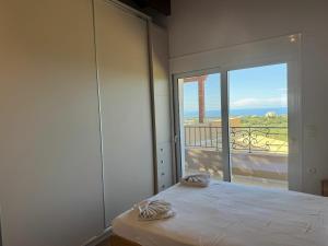Elegant villa with sea view in Crete