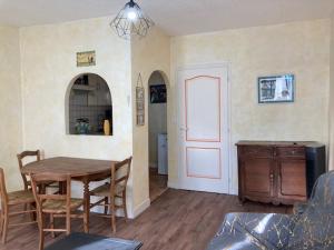 les vieilles Halles de Villebois