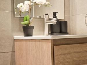 Luxury & Modern Apartment - Metro & Barrio Italia