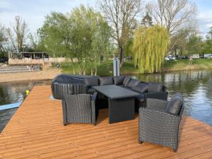 House Boat s výhledem na Wake Park
