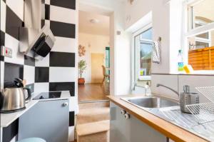 Nice bedroom close to the train station and the city centre
