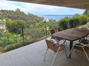 Maisons de vacances Cannes Super Cannes Golfe-Juan - Vue mer exceptionnelle mediterranee Cap d'Antibes- Villa Alamp - 4 a 6 chambres 6 sdb 7 wc - piscine - Superbe rooftop sans vis-a-vis - grand living - Possibilite Courts sejours - : photos des chambres