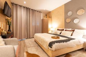 Le Nid Douillet, Center, Jacuzzi, Sensory Shower