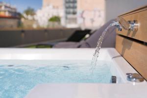 Spares - Industrial Loft & Rooftop Jacuzzi