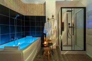 Le Nid Douillet, Center, Jacuzzi, Sensory Shower