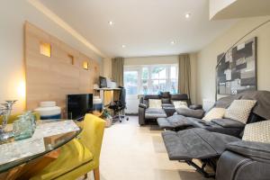 Leamington 4BR 4BA Executive