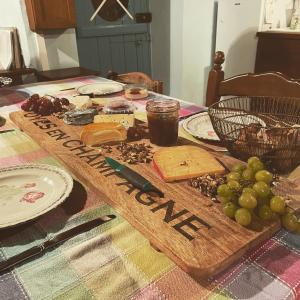 19th century farm house with pool in Champagne