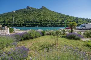 Villa Dorijana, a beachfront holiday home