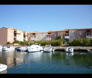 Appartement 2 chambres dans la marina