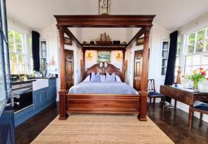 The West Usk Lighthouse Lightkeepers Lodge