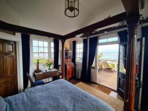 The West Usk Lighthouse Lightkeepers Lodge