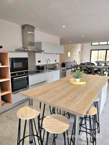 Maisons de vacances La Tremblaie Grange renovee avec vue campagne - 10 min du Puy duFou : photos des chambres