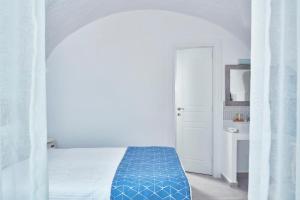 La Maltese Oia Luxury Suites Santorini Greece