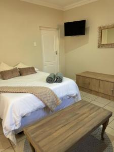 Gladys Suites 2