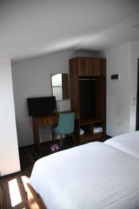 Two Brothers B A&S Hotel Bar & Restaurant