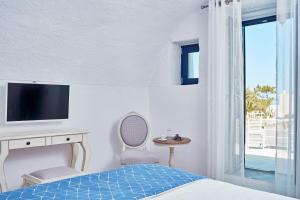 La Maltese Oia Luxury Suites Santorini Greece