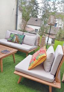 Sejours chez l'habitant ROOMS HOME CSM Suites privees 1 suite 2 chambres et 1 suite avec terrasse en coeur de ville entre Paris et Reims 40 mn Disneyland Paris : photos des chambres