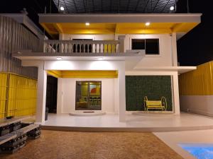 The Yellow House Poolvilla