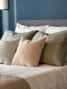 The Charming chic Garden View Den Aprt R2