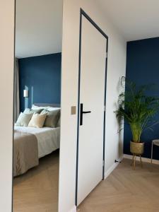 The Charming chic Garden View Den Aprt R2