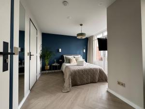 The Charming chic Garden View Den Aprt R2