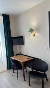 Hotels Logis Hotel Restaurant Grand Hotel de Lyon : photos des chambres