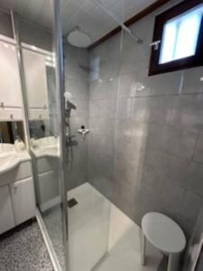 Maisons de vacances Maison dans residence avec piscine : photos des chambres