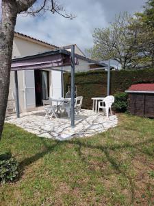 Maisons de vacances Maison dans residence avec piscine : photos des chambres