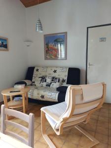 Maisons de vacances Maison dans residence avec piscine : photos des chambres