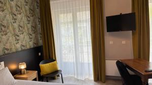Hotels Logis Hotel Restaurant Grand Hotel de Lyon : photos des chambres