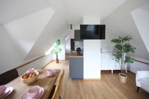 Sunset Valley Apartments and Rooms