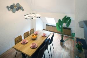 Sunset Valley Apartments and Rooms