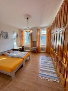 Luxurious apartment above the Colonade