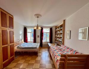 Luxurious apartment above the Colonade